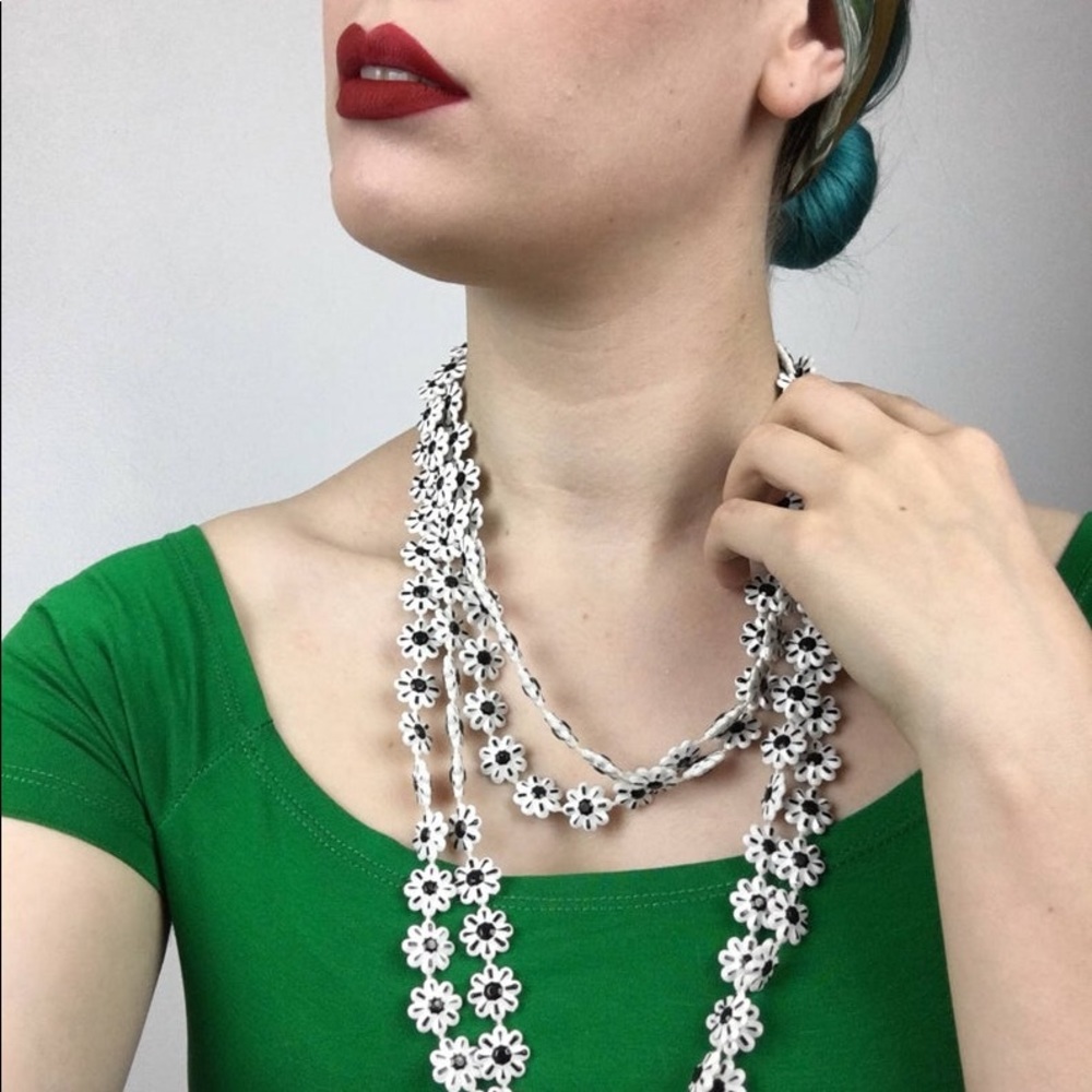 Vintage daisy chain